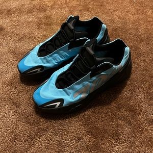 Yeezy 700 V3 ‘Cyan’